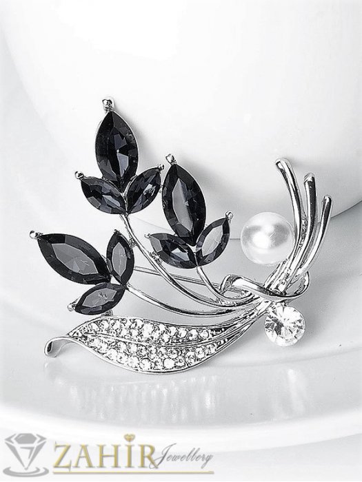 Дамски бижута - Класическа брошка цвете с малка бяла перла и черни и бели кристалчета на сребриста основа, размер 5 на 4 см, супер изработка - B1338
